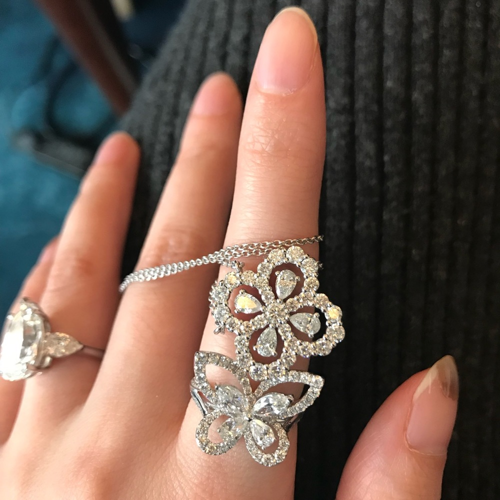 Diamond loop pendant - Picture 3 of 5